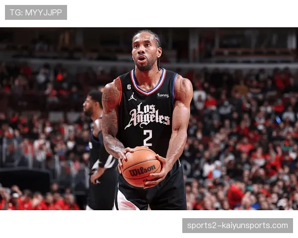 莱昂纳德对阵火箭砍27分12篮板4抢断攻防一体